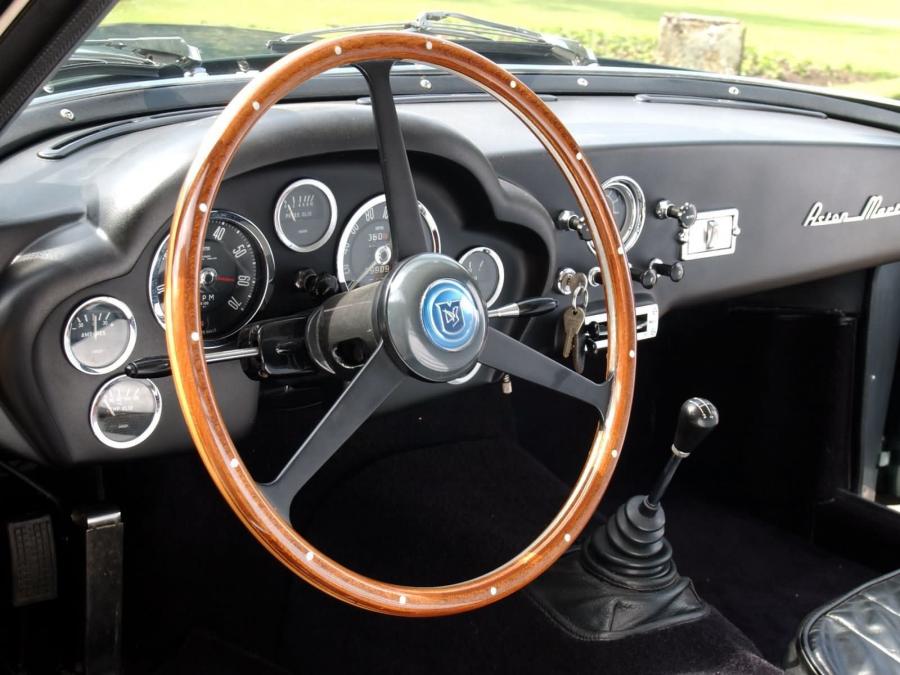 Панель приборов Aston Martin DB4 GTZ 1960 года  (WW) (фото 22 из 29)
